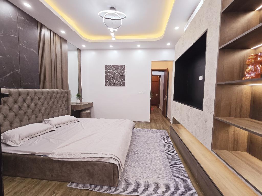 NHÀ ĐẸP FULL NỘI THẤT HIỆN ĐẠI-THANH  XUÂN. 50 M RA MẶT PHỐ.KHƯƠNG ĐÌNH.